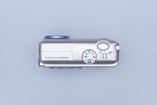 Nikon Coolpix 2000 Compact Y2K Digital Camera