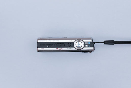 Canon IXUS 860 IS Compact Digital Camera