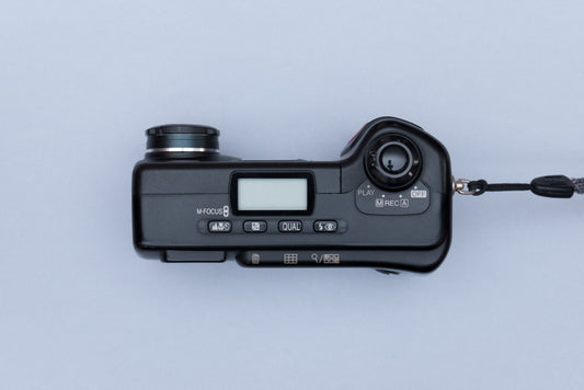 Nikon Coolpix 700 Compact Y2K CCD Digital Camera