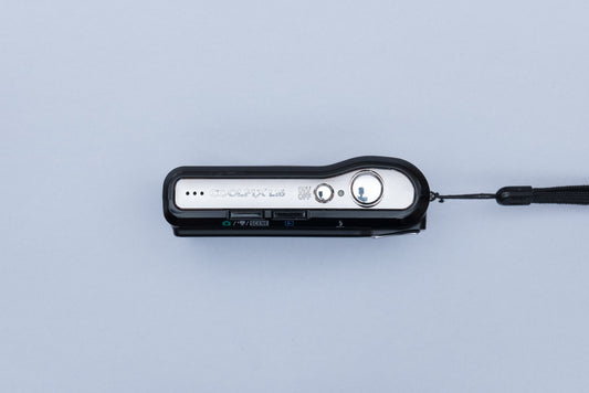 Nikon Coolpix L16 Compact Y2K Digital Camera