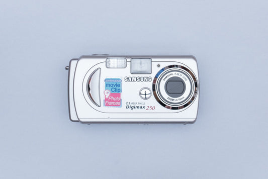 Samsung Digimax 250 Compact Y2K CCD Digital Camera 2000s Digicam