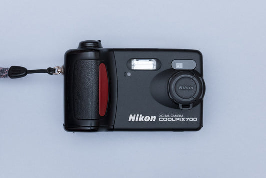 Nikon Coolpix 700 Compact Y2K CCD Digital Camera