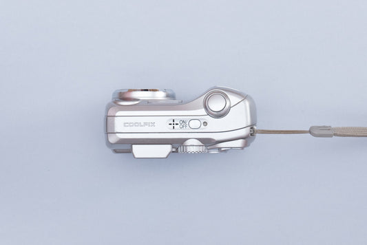 Nikon Coolpix 2200 Compact Y2K Digital Camera