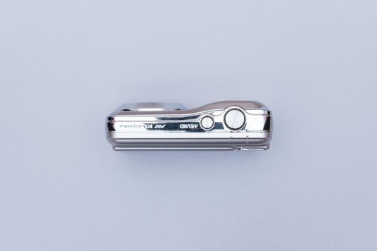 Fujifilm FinePix AV100 Compact Y2K CCD Digital Camera 2000s Digicam