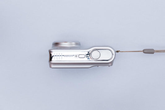 Nikon Coolpix L4 Compact Y2K Digital Camera