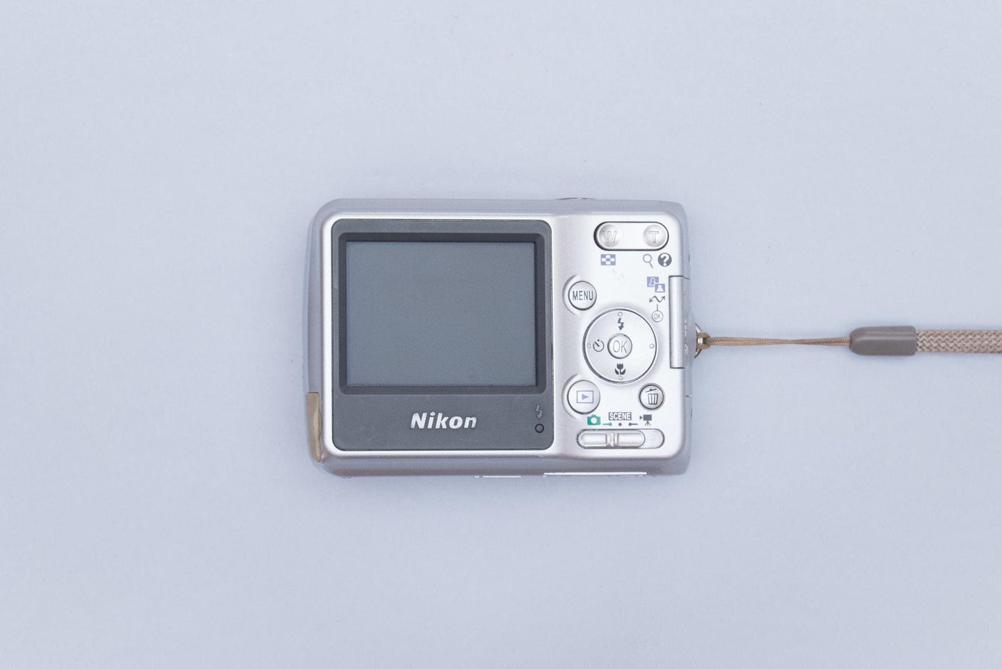 Nikon Coolpix L4 Compact Y2K Digital Camera