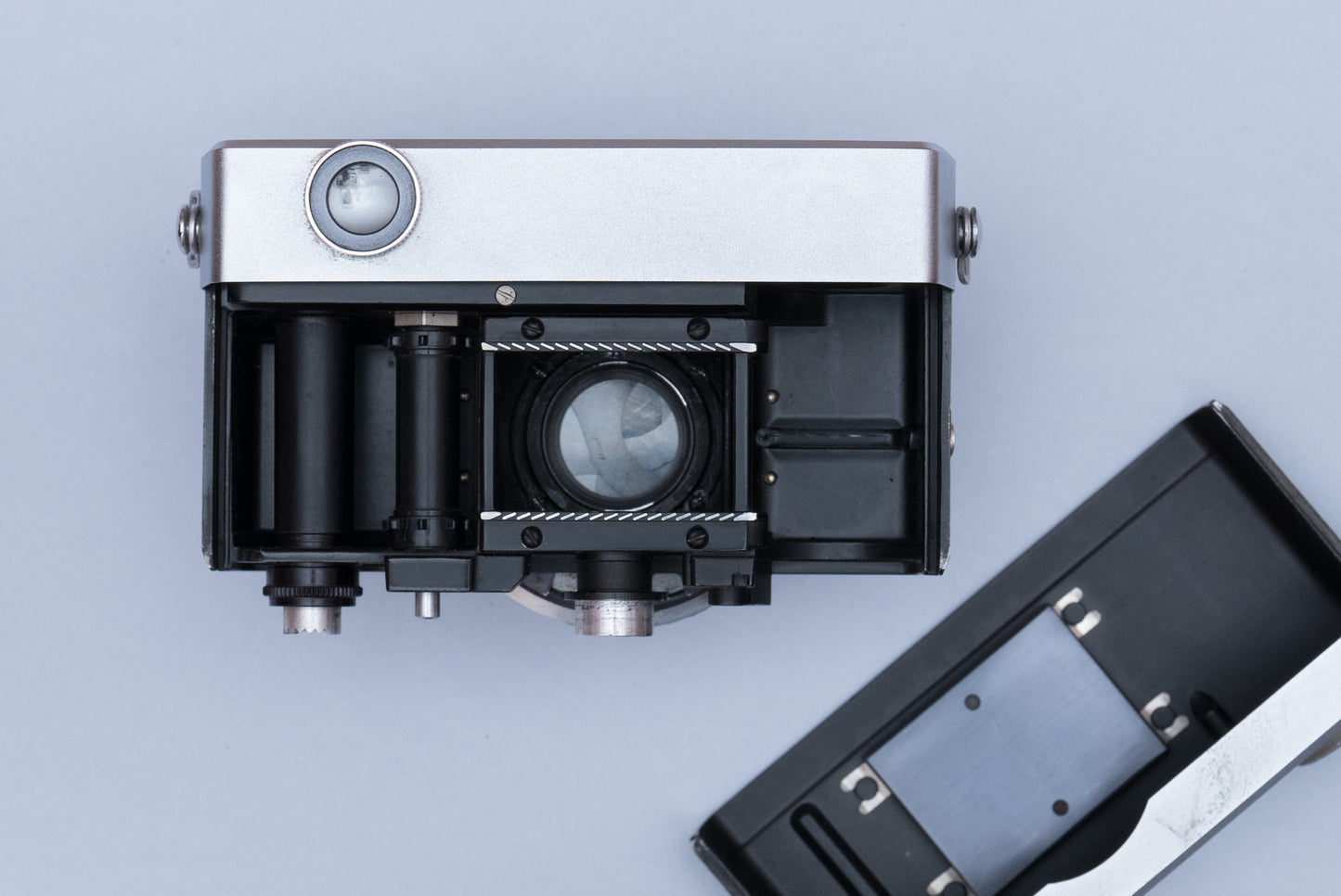 Werra IV Olive Rangefinder 35mm Film Camera with Carl Zeiss Tessar lens