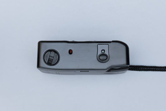 Ilford Photo HARMAN 35mm Reusable Film Camera with 2 rolls Kentmere Pan 400 Film