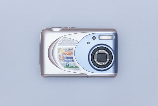 Nikon Coolpix 2000 Compact Y2K Digital Camera