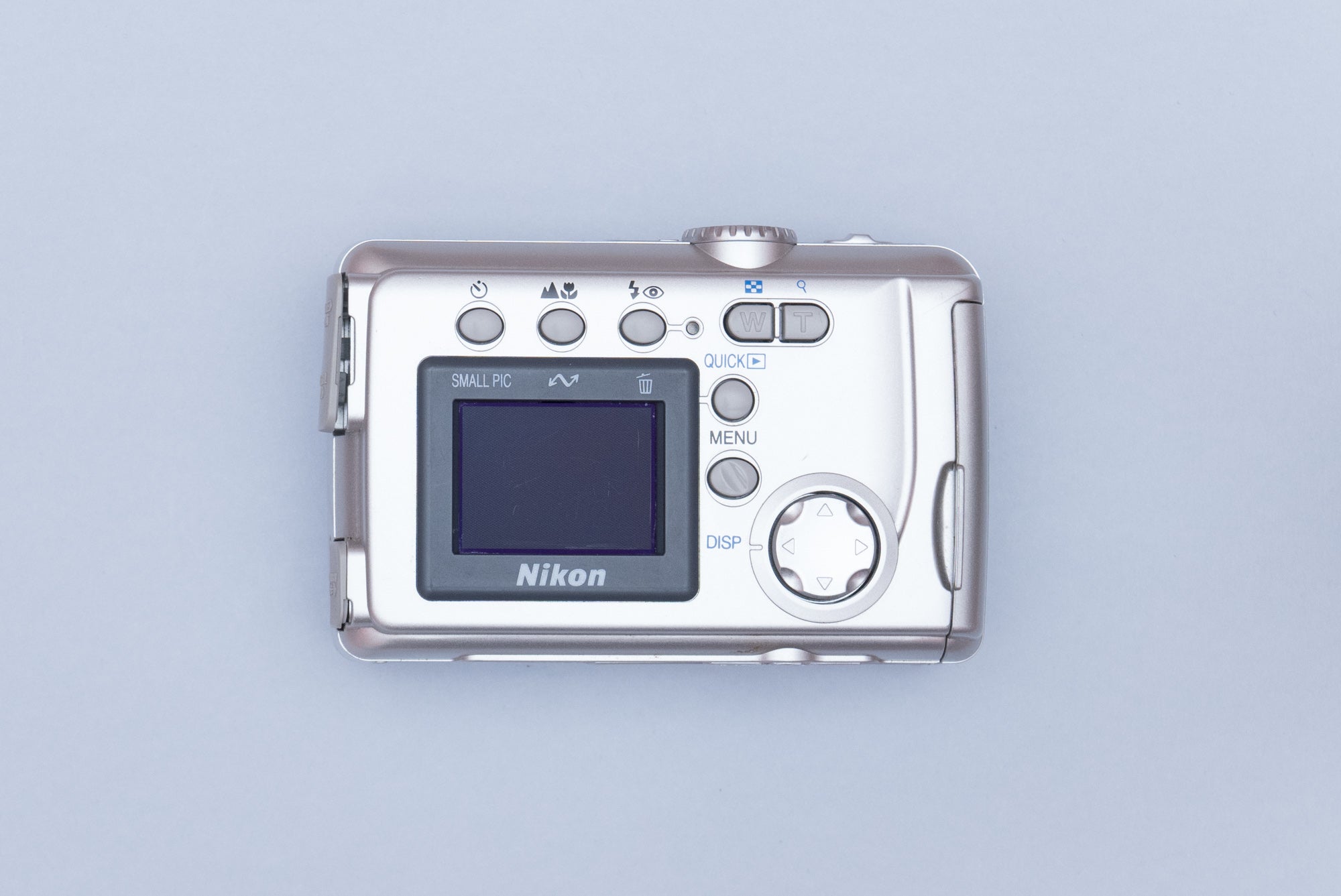 Nikon Coolpix 2000 Compact Y2K Digital Camera – OHSOCULT Film Compacts