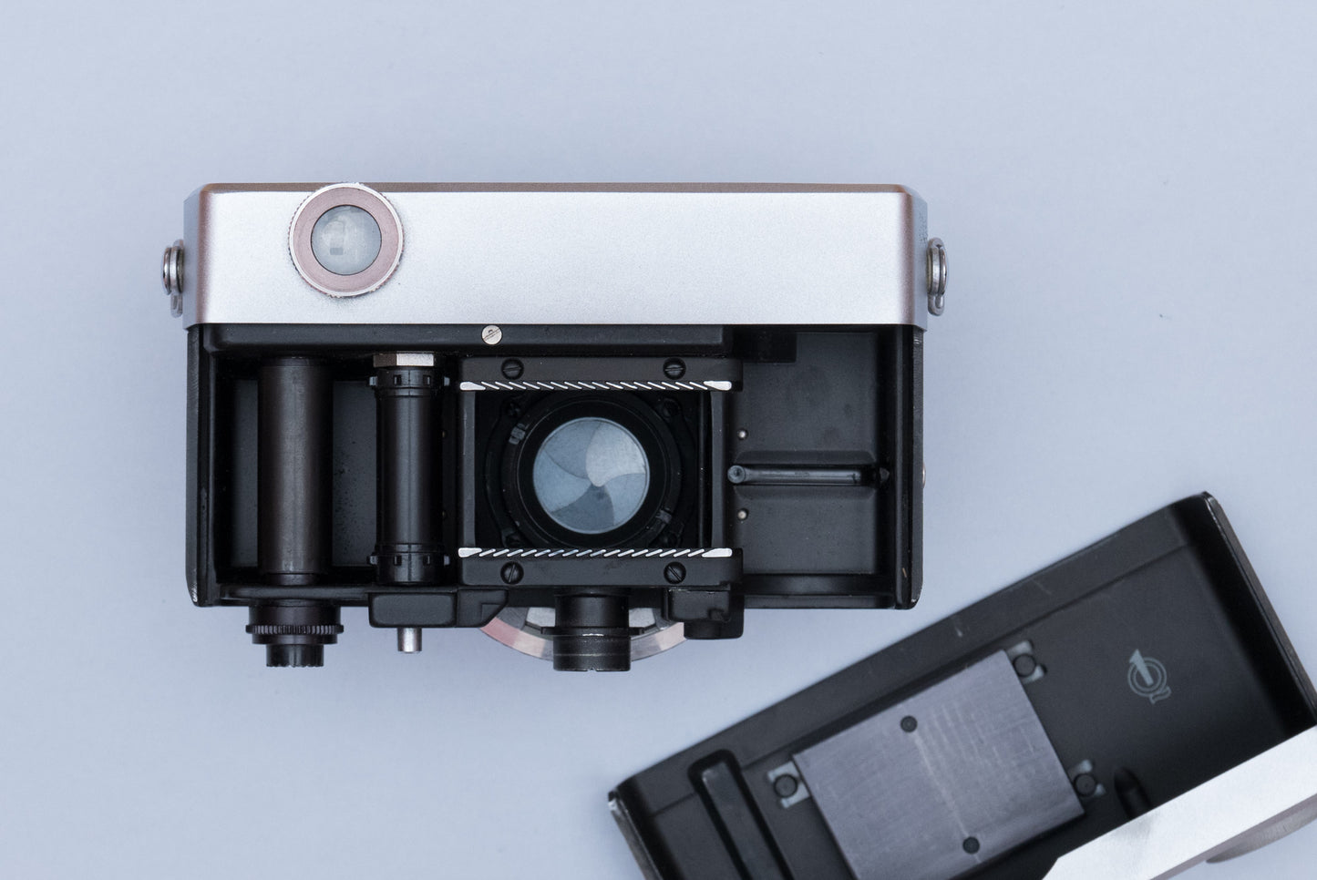 Werra IV Black Rangefinder 35mm Film Camera with Carl Zeiss Tessar lens