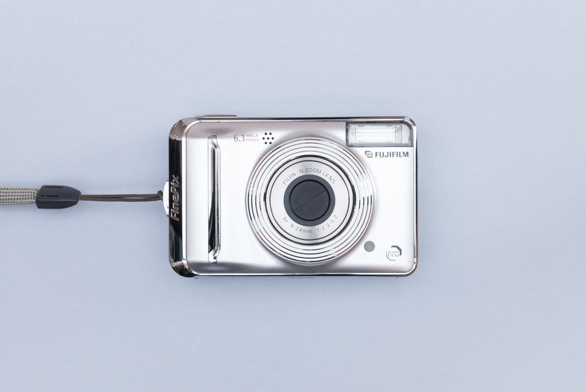 Fujifilm FinePix A600 Compact Y2K CCD Digital Camera 2000s Digicam 