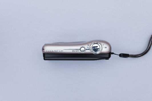 Nikon Coolpix L25 Compact Y2K Digital Camera