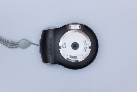 Fujifilm Q1 Digital Compact Y2K CCD Digicam Black