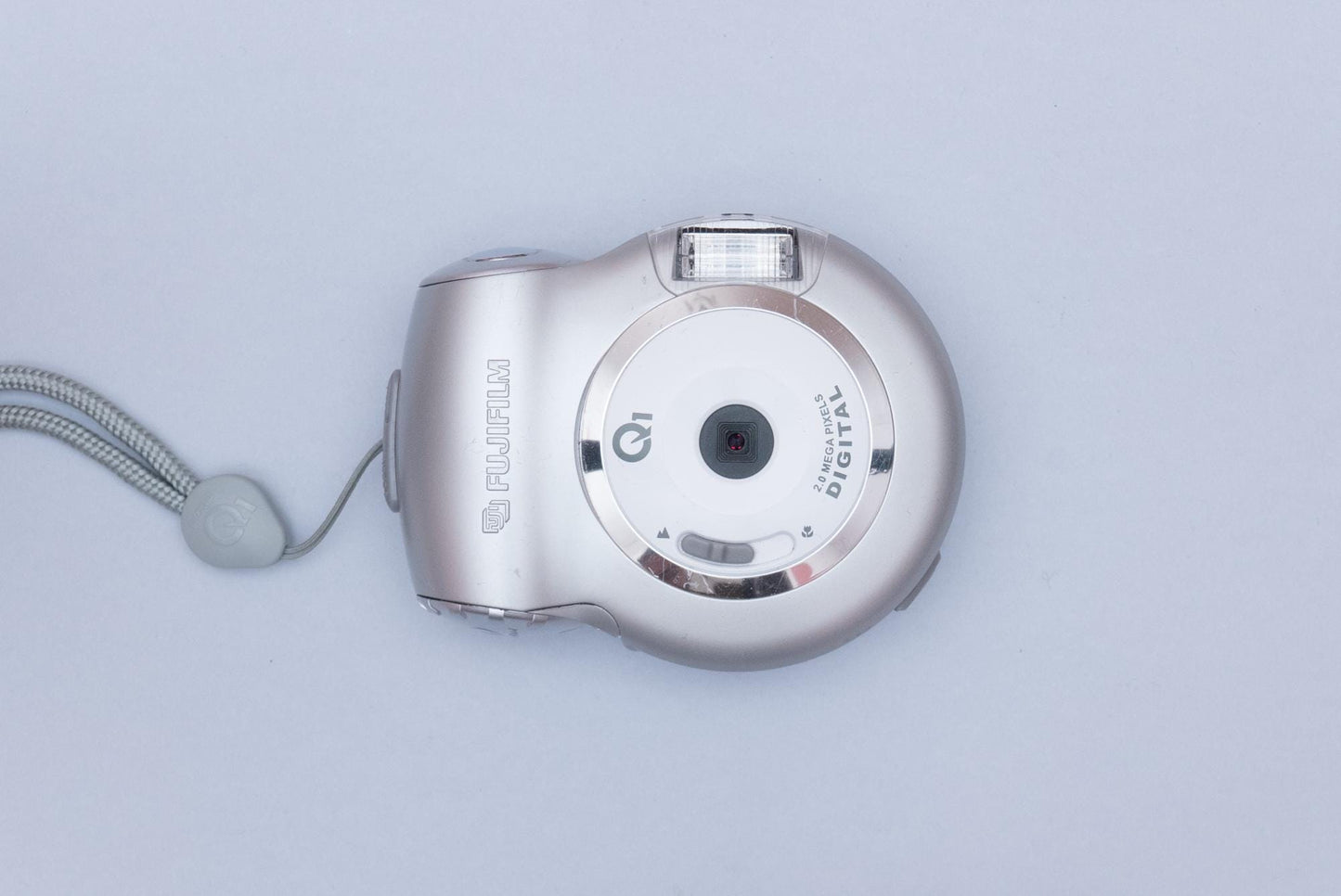 Fujifilm Q1 Digital Compact Y2K CCD Digicam Silver