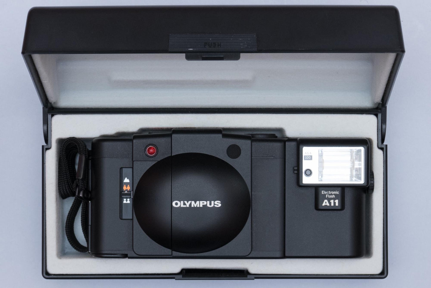 Olympus XA 2 Compact Film Camera with Zuiko 3.5/35mm lens A11 Flash and Box