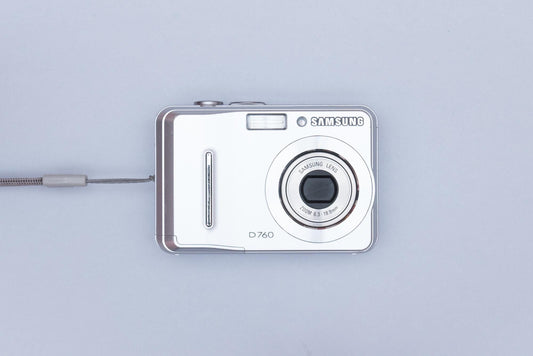 Samsung D760 Compact Y2K CCD Digital Camera