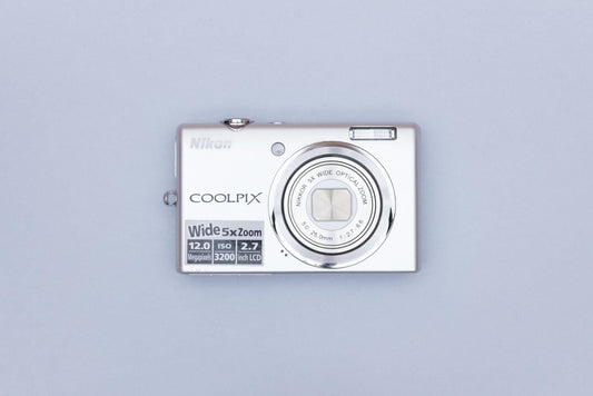 Nikon Coolpix S570 Compact Y2K Digital Camera
